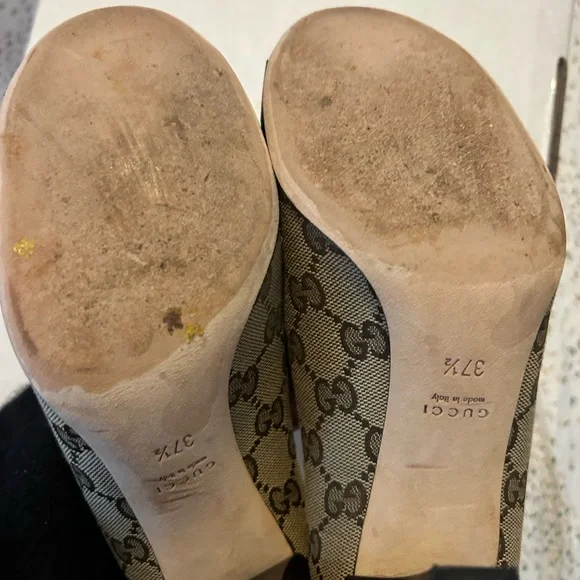 Gucci Women's GG Canvas Pump in Beige with Signature Web Stripe - Picture 5 of 5